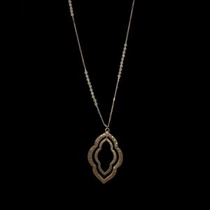 Elegant Gold Pendant Necklace